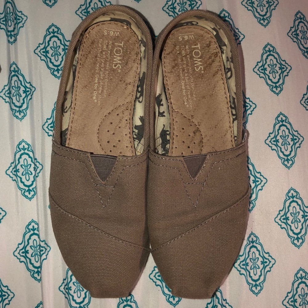 Tan toms